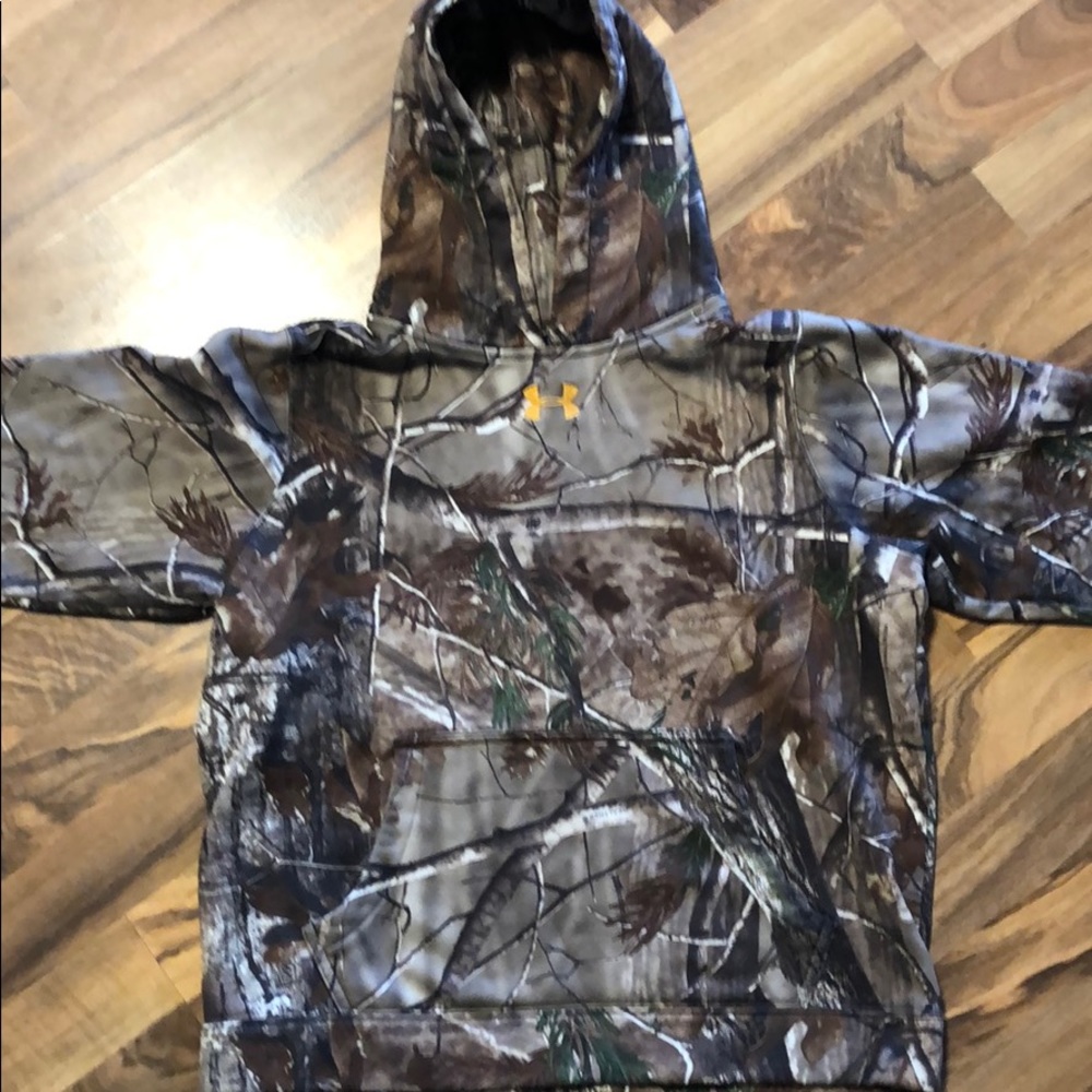 Under Amour boy sweatshirt size YLG